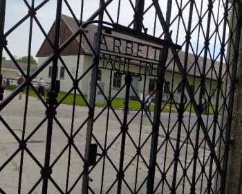 Eingang zum KZ-Dachau.