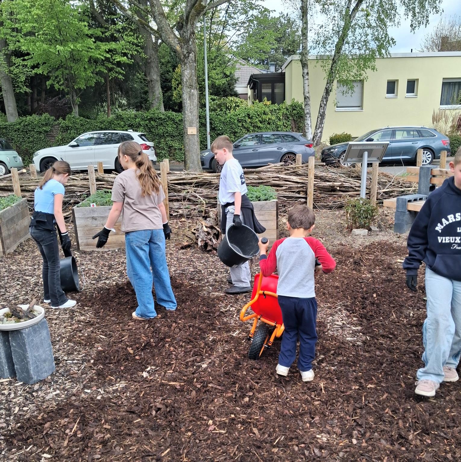 2026_04_UrbanGardening